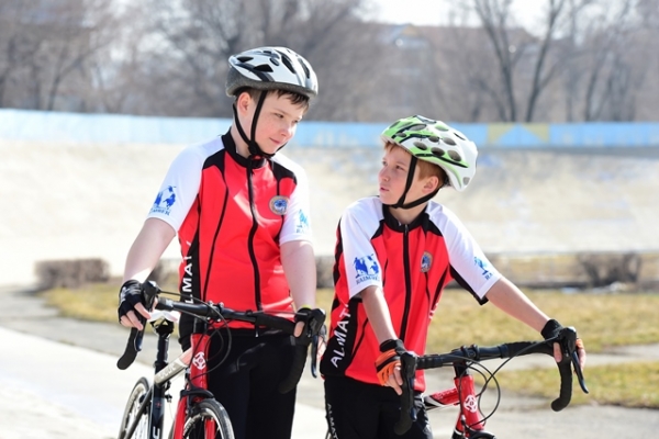 Юные спортсмены Алматы получили новые велосипеды 